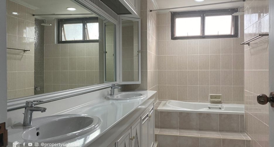 For rent 3 ベッドルーム condo in Watthana, Bangkok