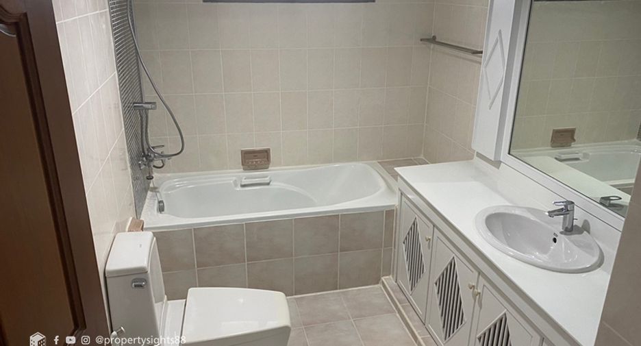 For rent 3 ベッドルーム condo in Watthana, Bangkok