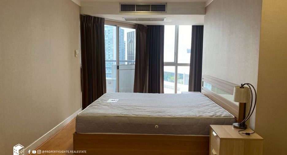 For rent 3 bedrooms condo in Khlong Toei, Bangkok