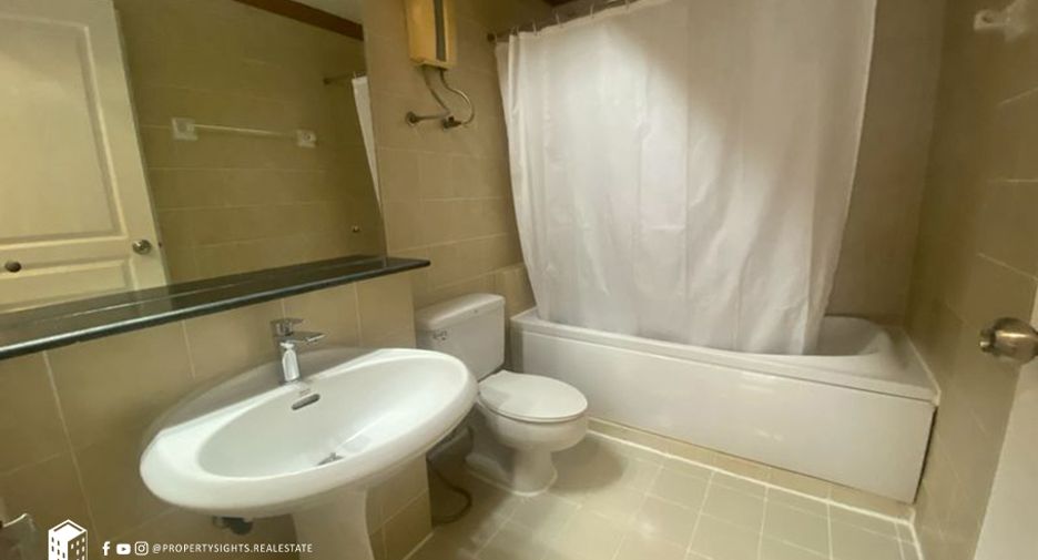 For rent 3 bedrooms condo in Khlong Toei, Bangkok