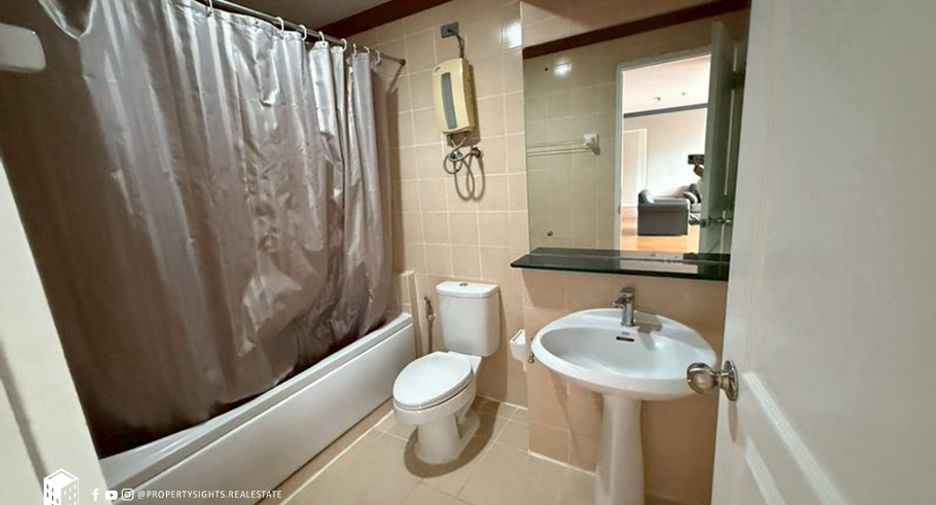For rent 3 bedrooms condo in Khlong Toei, Bangkok