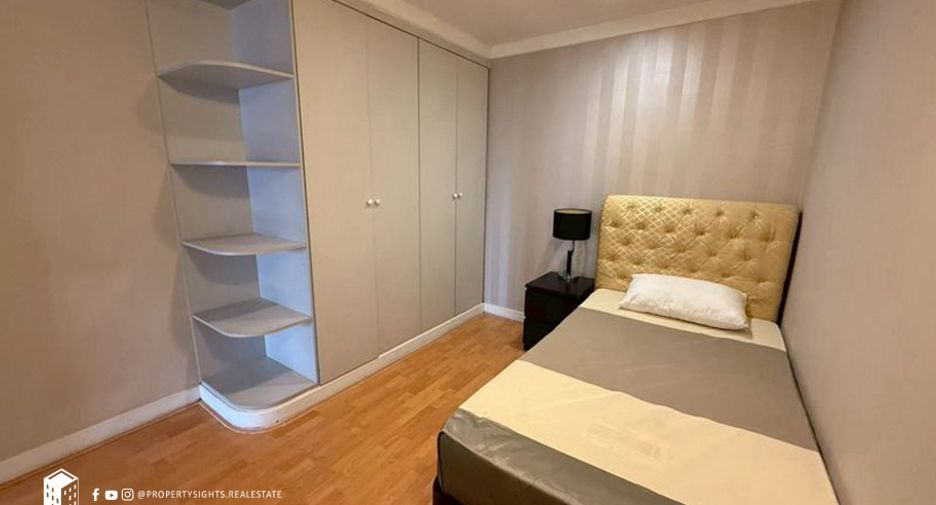 For rent 3 bedrooms condo in Khlong Toei, Bangkok