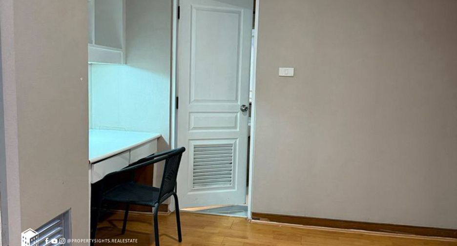 For rent 3 bedrooms condo in Khlong Toei, Bangkok