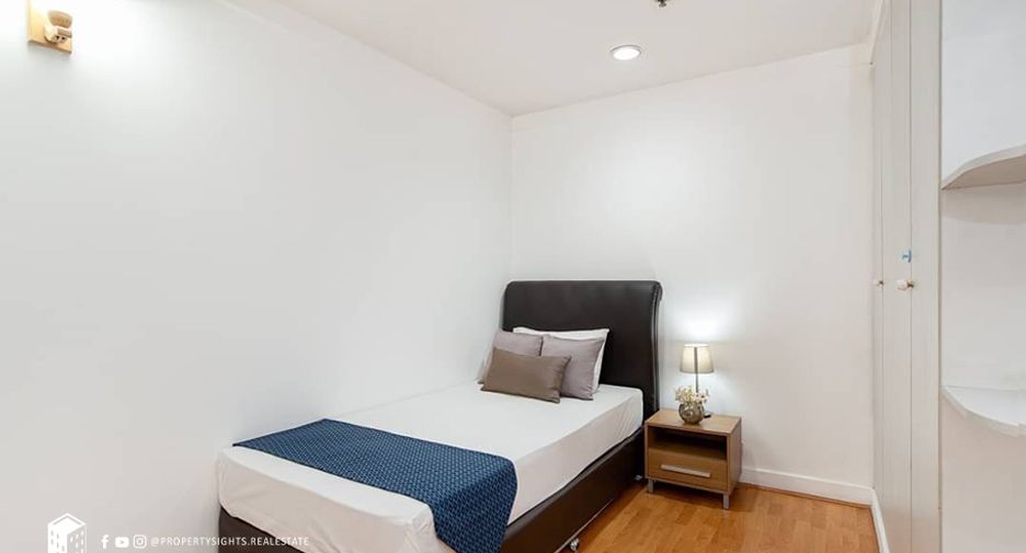 For rent 3 bedrooms condo in Khlong Toei, Bangkok