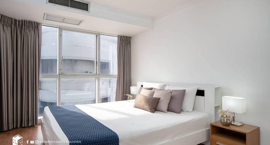 For rent 3 bedrooms condo in Khlong Toei, Bangkok