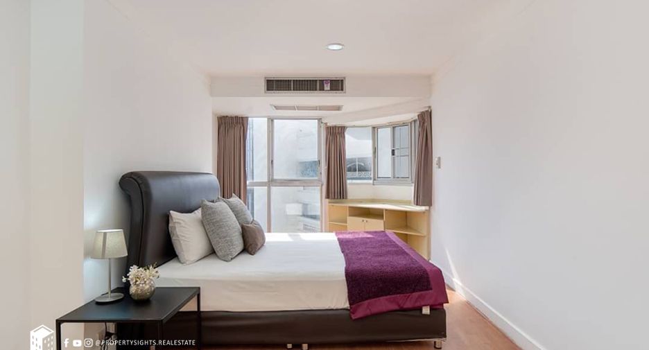 For rent 3 bedrooms condo in Khlong Toei, Bangkok