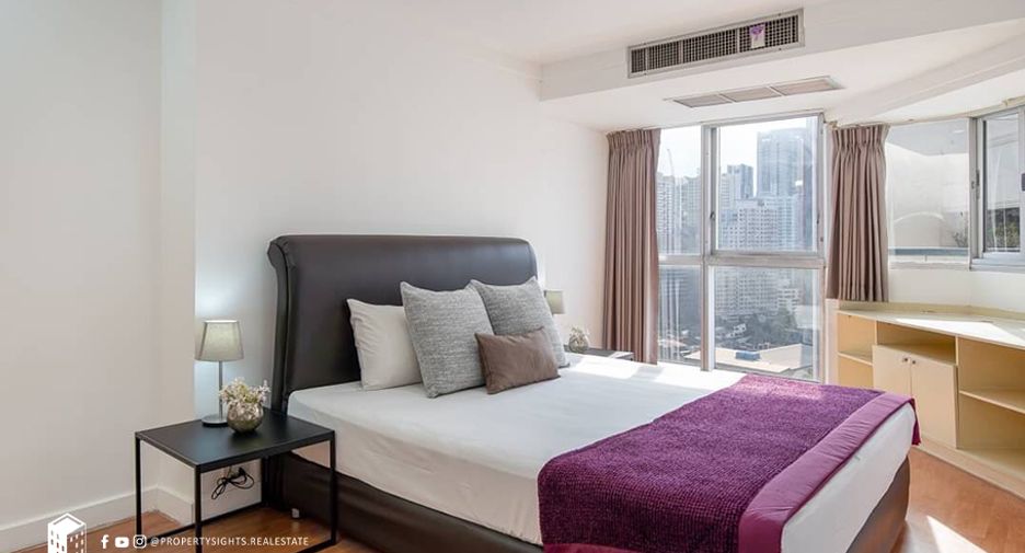 For rent 3 bedrooms condo in Khlong Toei, Bangkok