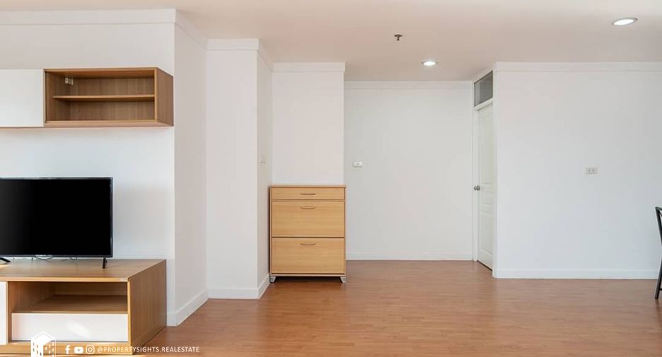 For rent 3 bedrooms condo in Khlong Toei, Bangkok