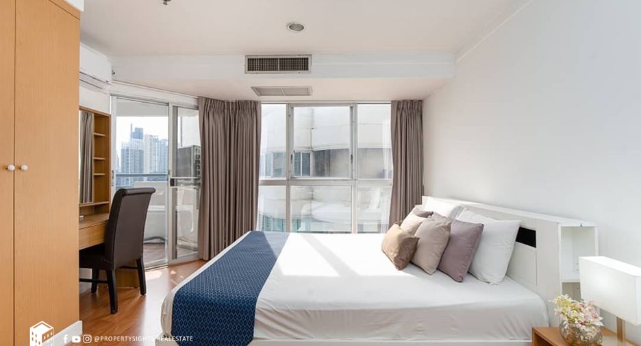 For rent 3 bedrooms condo in Khlong Toei, Bangkok