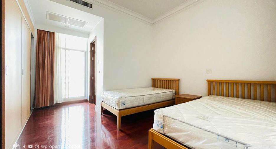 For rent 4 bedrooms condo in Thawi Watthana, Bangkok