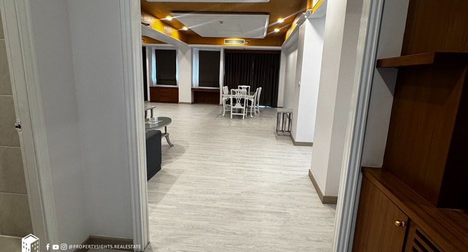 Condo en alquiler de 3 habitaciones en Watthana, Bangkok