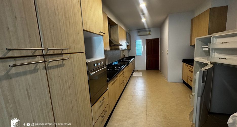 Condo en alquiler de 3 habitaciones en Watthana, Bangkok