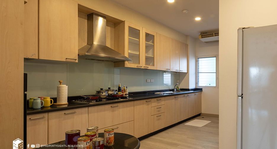 Condo en alquiler de 3 habitaciones en Watthana, Bangkok