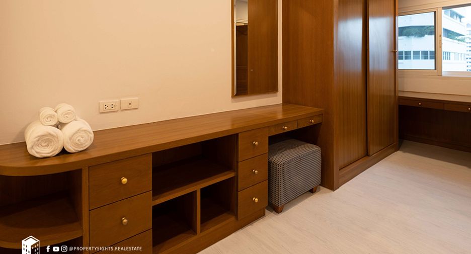 Condo en alquiler de 3 habitaciones en Watthana, Bangkok