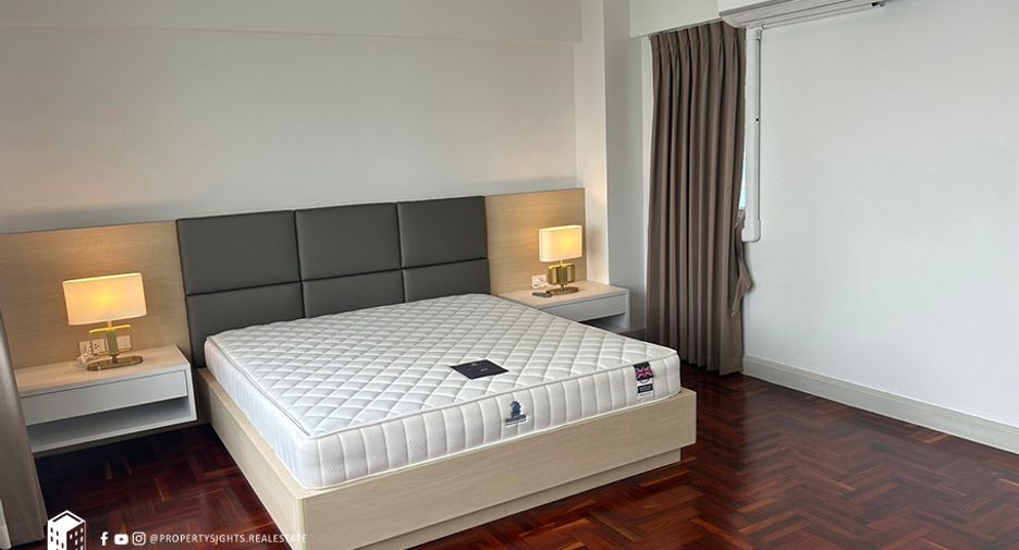 Condo en alquiler de 3 habitaciones en Khlong Toei, Bangkok