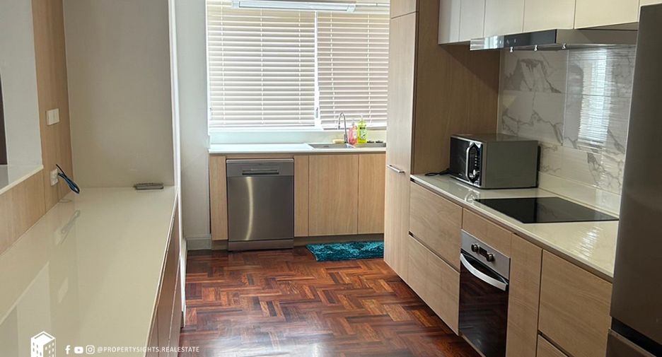 Condo en alquiler de 3 habitaciones en Khlong Toei, Bangkok