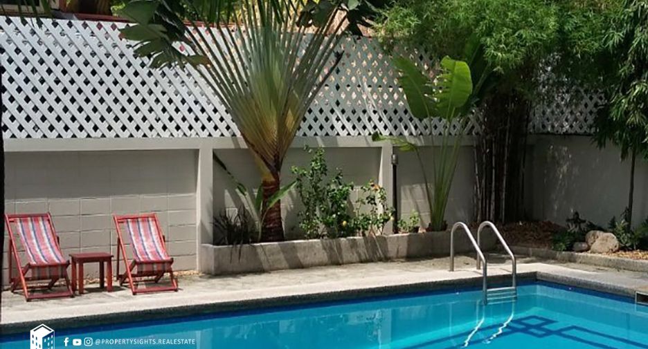 Condo en alquiler de 3 habitaciones en Khlong Toei, Bangkok