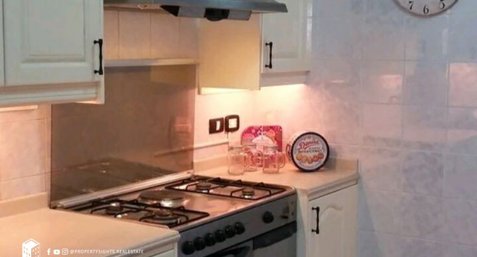 Condo en alquiler de 3 habitaciones en Khlong Toei, Bangkok
