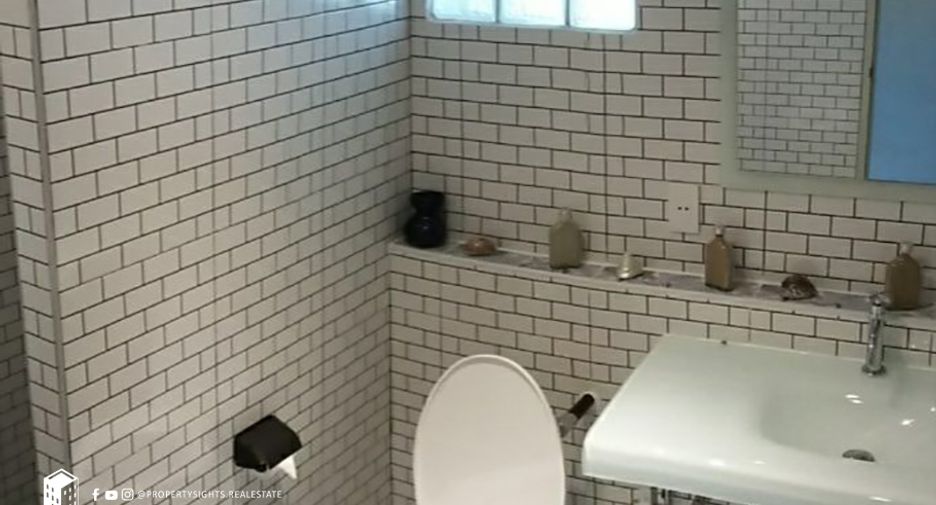 Condo en alquiler de 3 habitaciones en Khlong Toei, Bangkok