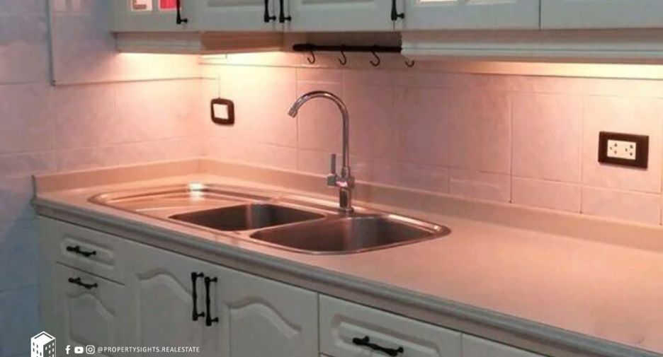 Condo en alquiler de 3 habitaciones en Khlong Toei, Bangkok