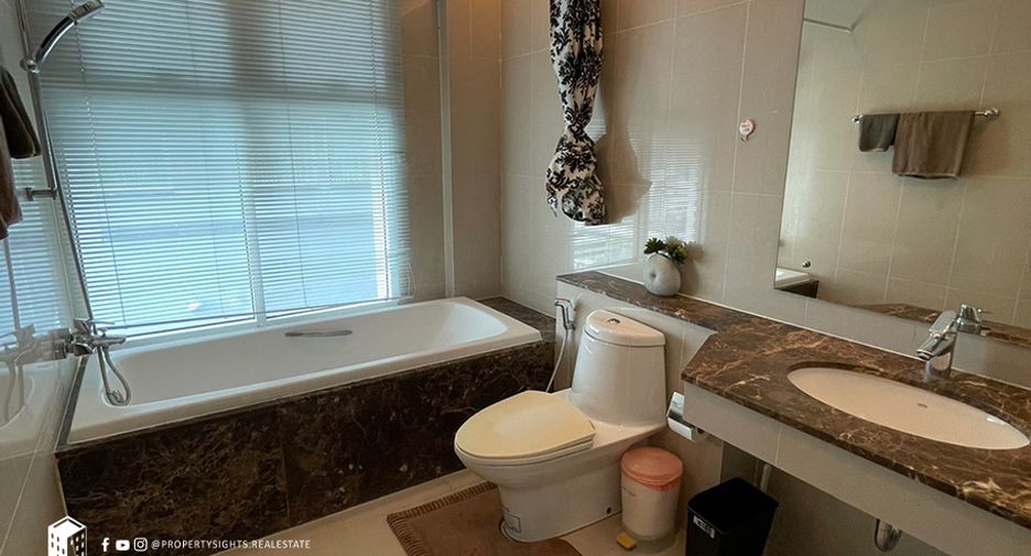 For rent 2 bedrooms condo in Watthana, Bangkok