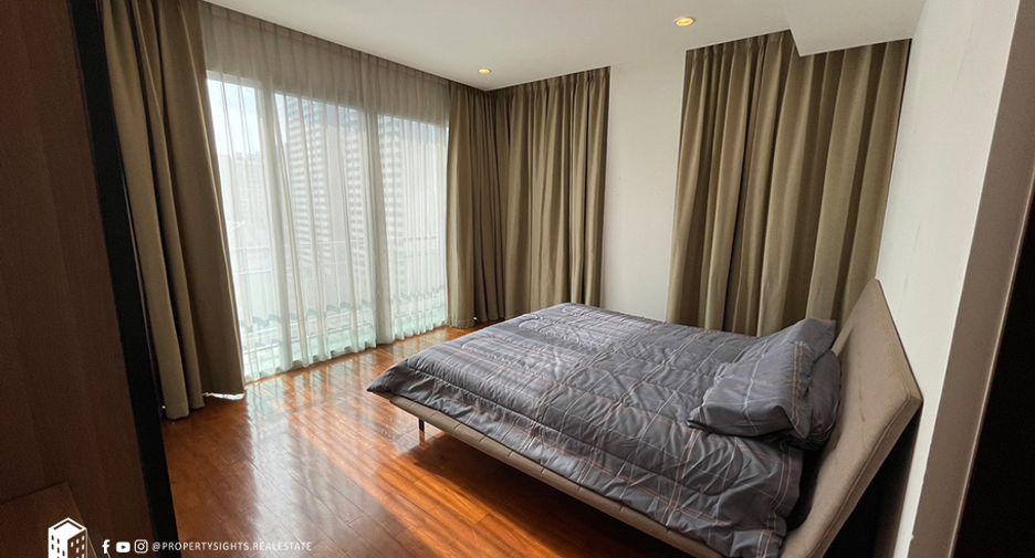 For rent 2 bedrooms condo in Watthana, Bangkok