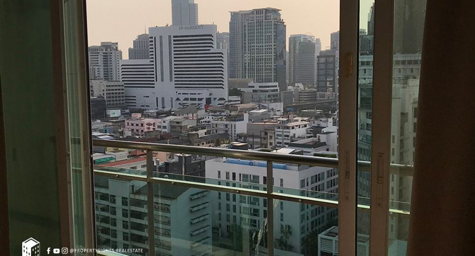 For rent 2 bedrooms condo in Watthana, Bangkok