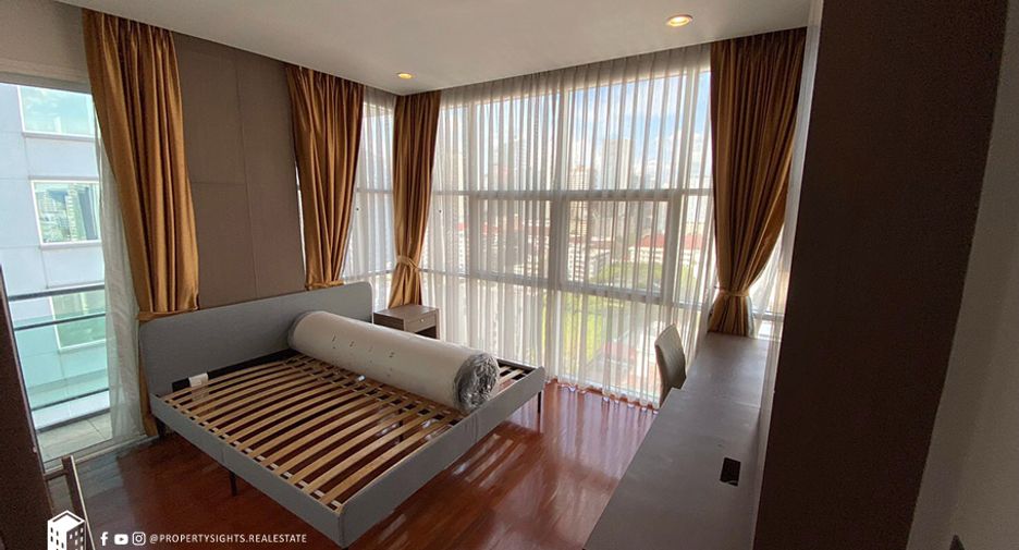 For rent 2 bedrooms condo in Watthana, Bangkok