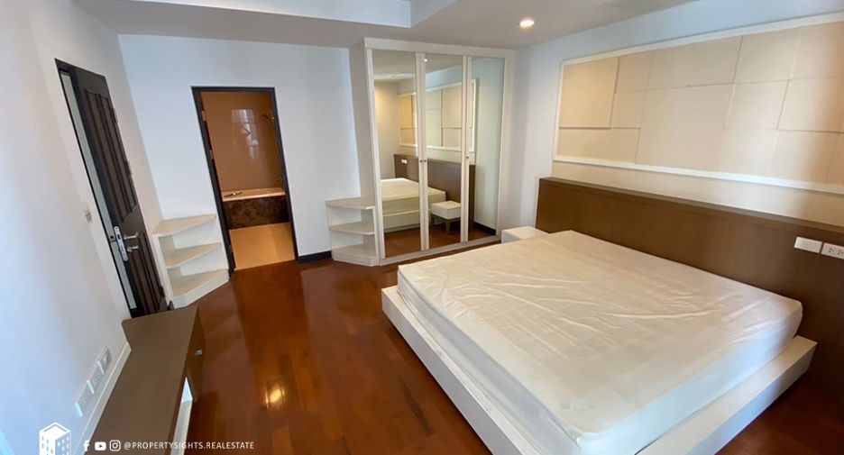 For rent 2 bedrooms condo in Watthana, Bangkok