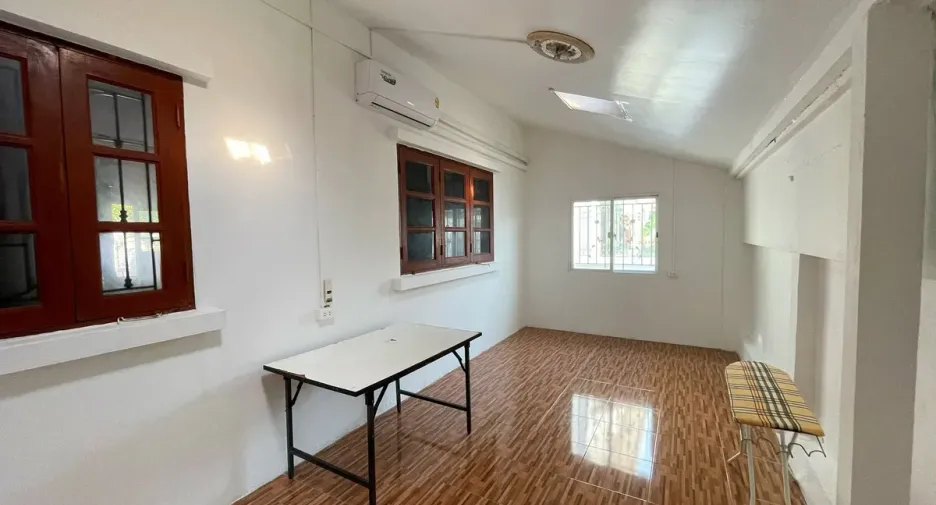 For rent and for sale 4 bedrooms villa in Bang Lamung, Chonburi