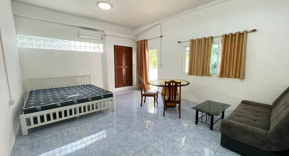 For rent and for sale 4 bedrooms villa in Bang Lamung, Chonburi