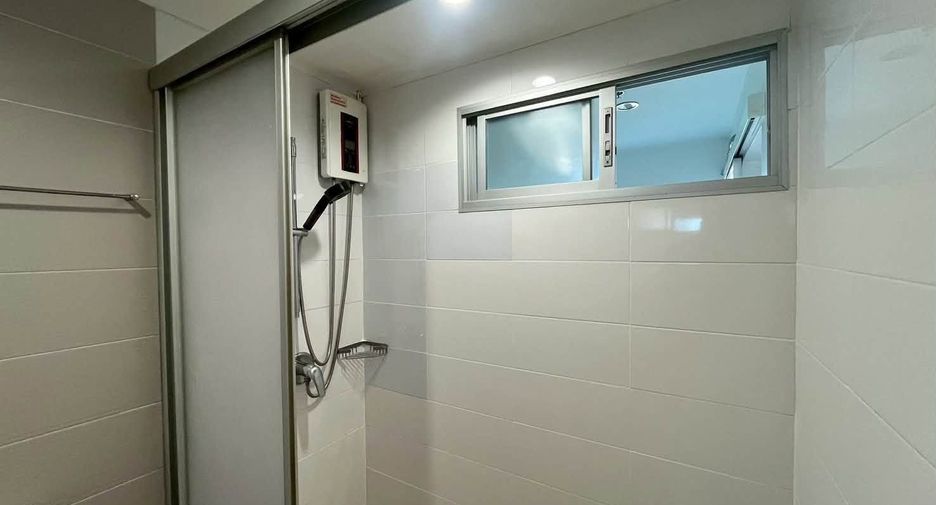 À vendre 2 chambres condo à Huai Khwang, Bangkok