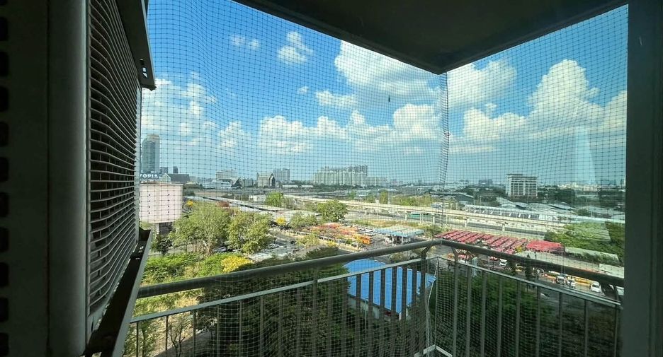 À vendre 2 chambres condo à Huai Khwang, Bangkok