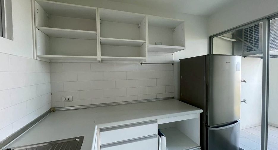 À vendre 2 chambres condo à Huai Khwang, Bangkok