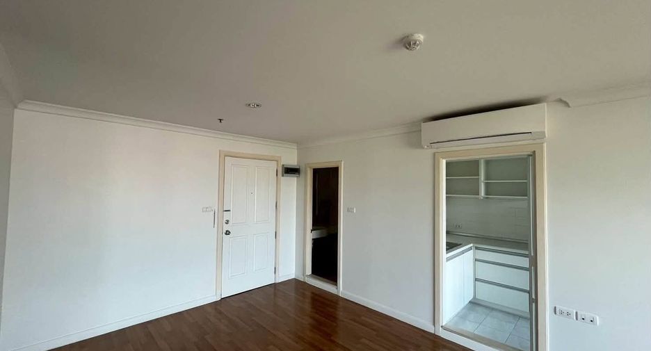 À vendre 2 chambres condo à Huai Khwang, Bangkok