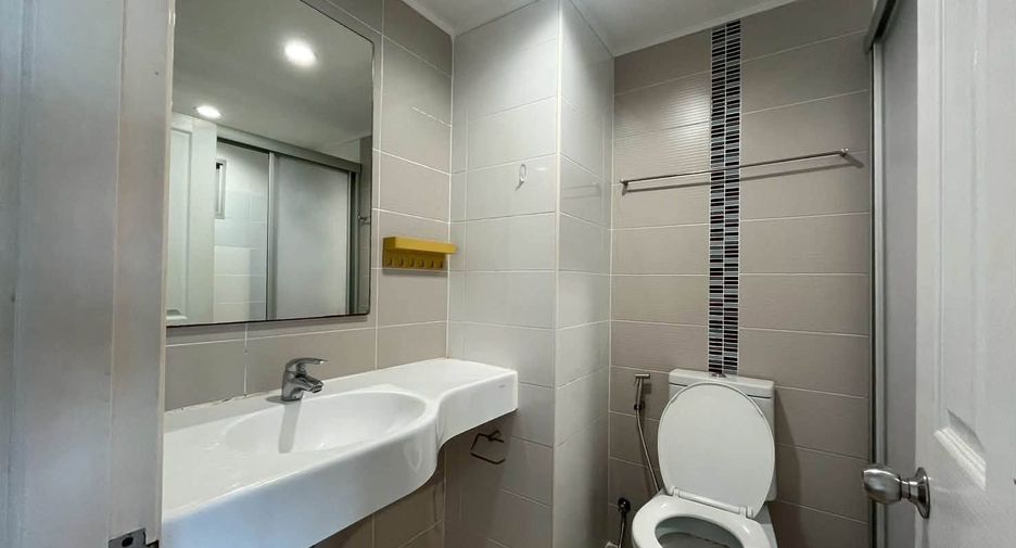 À vendre 2 chambres condo à Huai Khwang, Bangkok