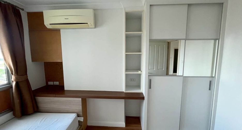 À vendre 2 chambres condo à Huai Khwang, Bangkok