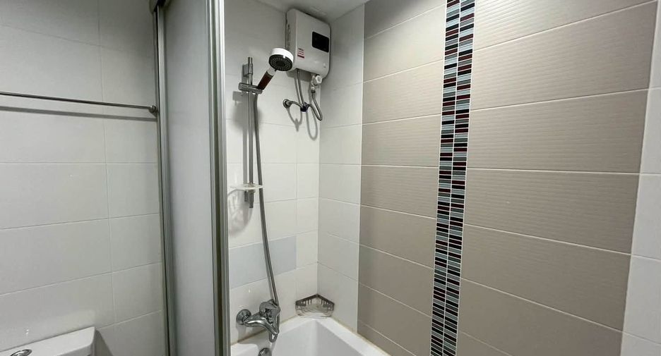 À vendre 2 chambres condo à Huai Khwang, Bangkok