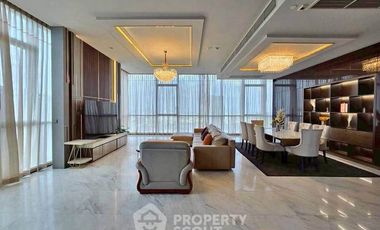 For sale 3 bedrooms condo in Watthana, Bangkok