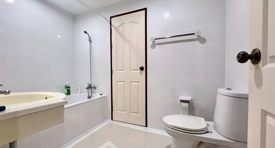 For sale 1 bed condo in Huai Khwang, Bangkok