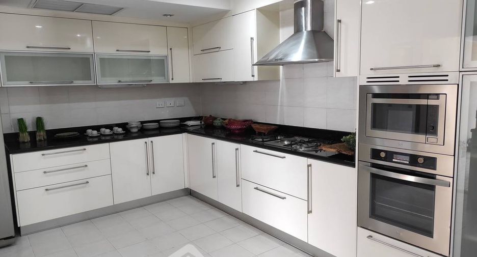 Apartment zur Miete mit 3 Zimmer in Khlong Toei, Bangkok