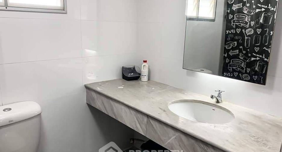 For rent 2 bedrooms condo in Ratchathewi, Bangkok