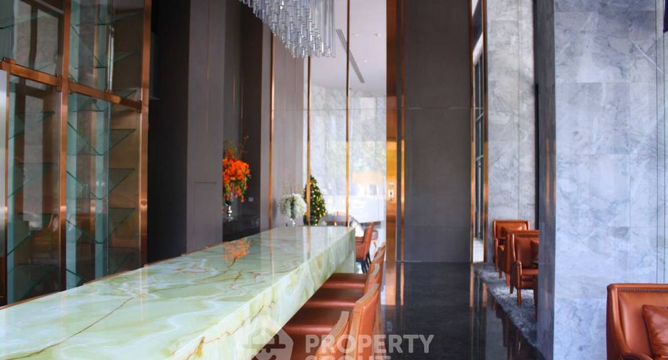 For rent 2 bedrooms condo in Huai Khwang, Bangkok