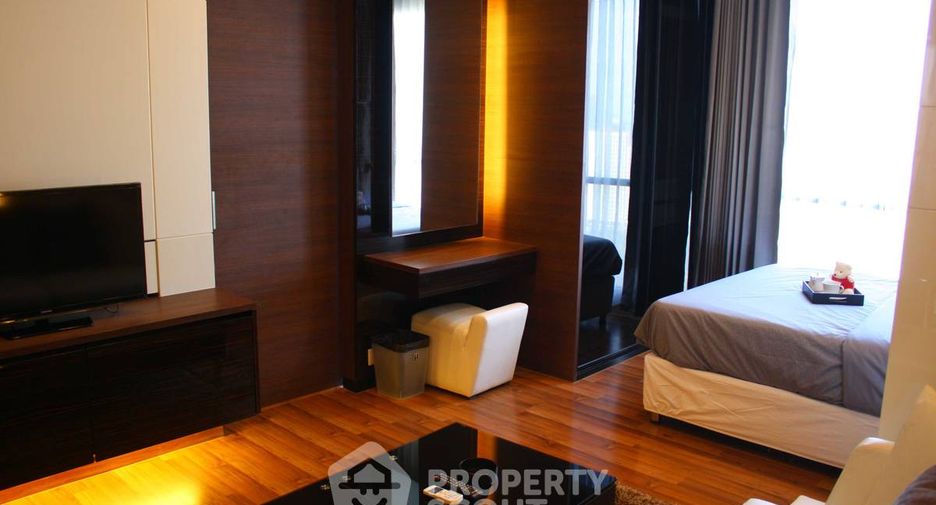 For rent 2 bedrooms condo in Huai Khwang, Bangkok