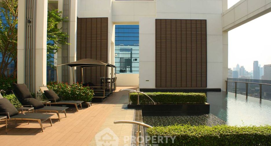 For rent 2 bedrooms condo in Huai Khwang, Bangkok