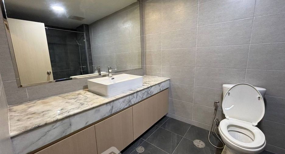 Wohnung zur Miete mit 3 Zimmer in Bang Phlat, Bangkok