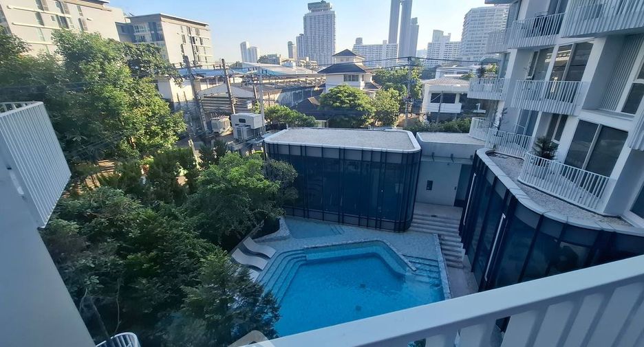 For rent 2 bedrooms condo in Watthana, Bangkok