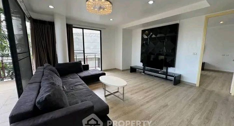 For rent 2 bedrooms condo in Huai Khwang, Bangkok