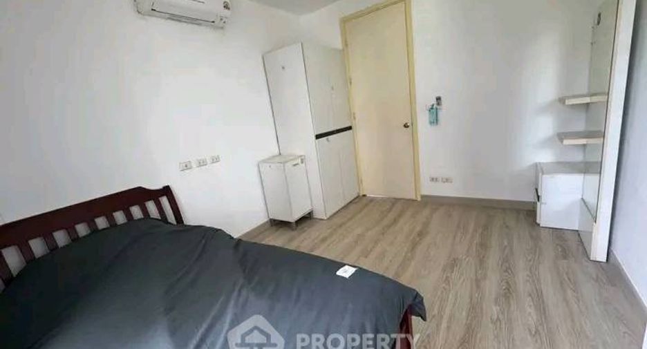 For rent 2 bedrooms condo in Huai Khwang, Bangkok