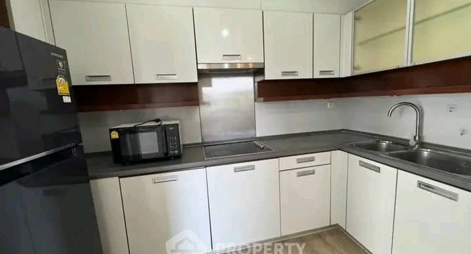 For rent 2 bedrooms condo in Huai Khwang, Bangkok